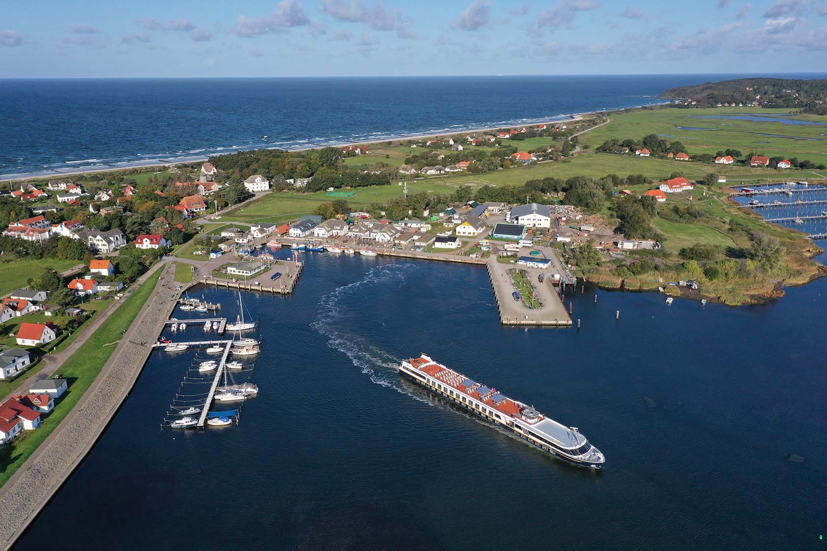 MS SANS SOUCI verlässt Vitte Hiddensee