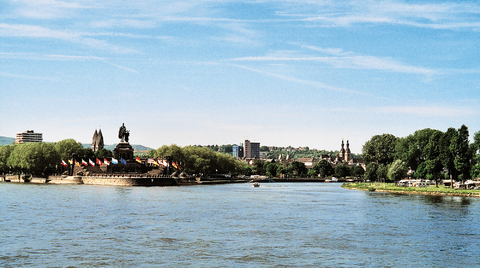 Rhein-Kurztour mit außergewöhnlichem Entertainment an Bord
