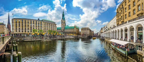 From port city to capital city – metropolis hopping on the Elbe