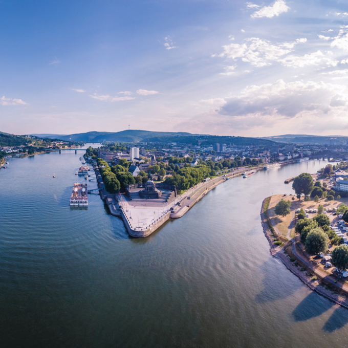 Große Unterhaltung auf kurzer Rheinreise