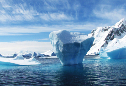 The fascination of the Arctic and green islands